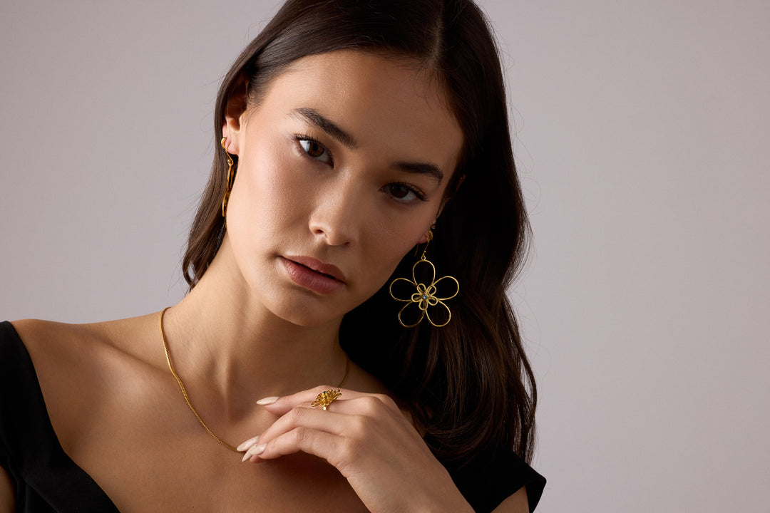 Amorcito Daisy Spinner Earring